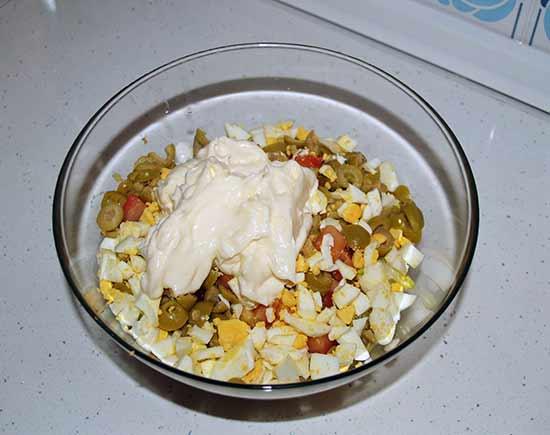 Pastel frío de atún con pan de molde