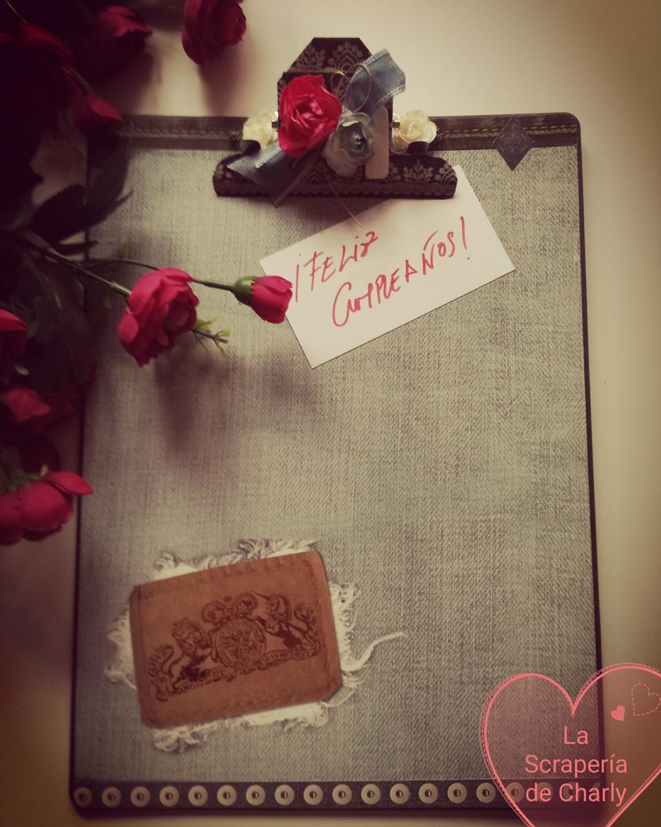 Tabla de notas o portapapeles de Ikea como soporte para notas, recordatorios, o notas.