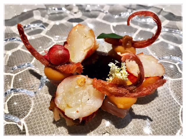 Carabinero a la brasa con Panceta ahumada, Huevas de Bacalao picante y Salsa de Pimienta