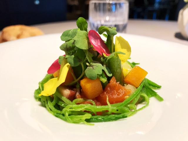 Vegetales vivos con semillas ahumadas y Kimchis especiados con brotes orgánicos