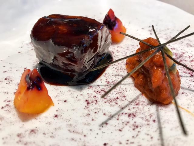 Parpatana de Atún glaseada con Tomate de Árbol y Semillas de fruta de la Pasión