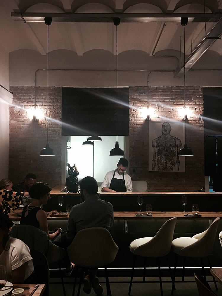 Mano-Rota-Sala-Las-mejores-cevicherías-de-Barcelona-by-Maria-Algara-Regas