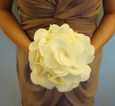 ramo de novia diy hecho con fieltro, muy fácil y sencillo