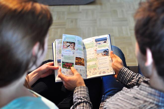 libro con chats de whatsapp