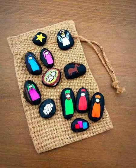 pesebre casero para navidad con piedras pintadas