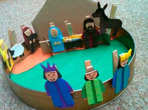 manualidad de pesebre infantil fácil con pinzas