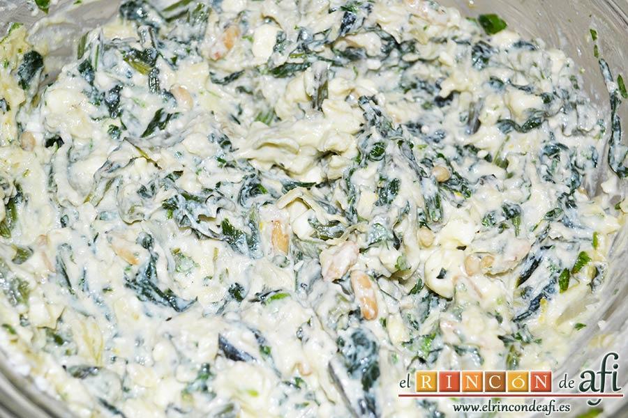 Rollitos de acelga, quesos y piñones, batir bien