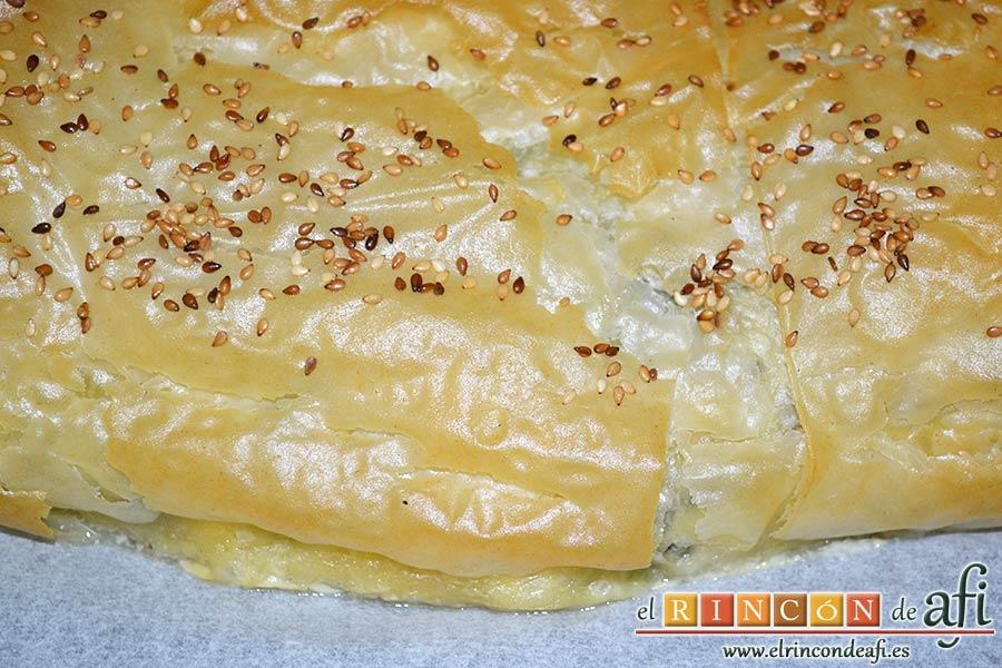 Rollitos de acelga, quesos y piñones, hornear hasta que quede crujiente