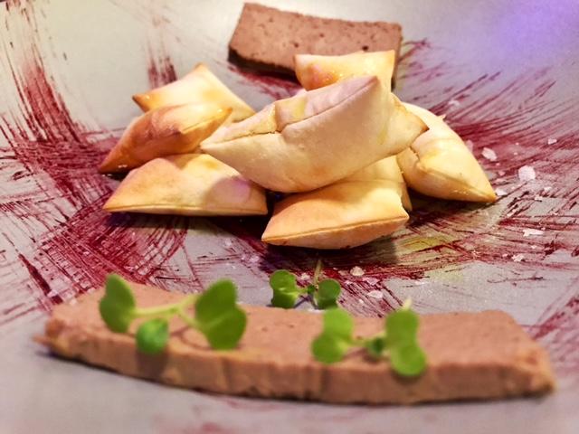 Paté de Pichón y Pan Souffle