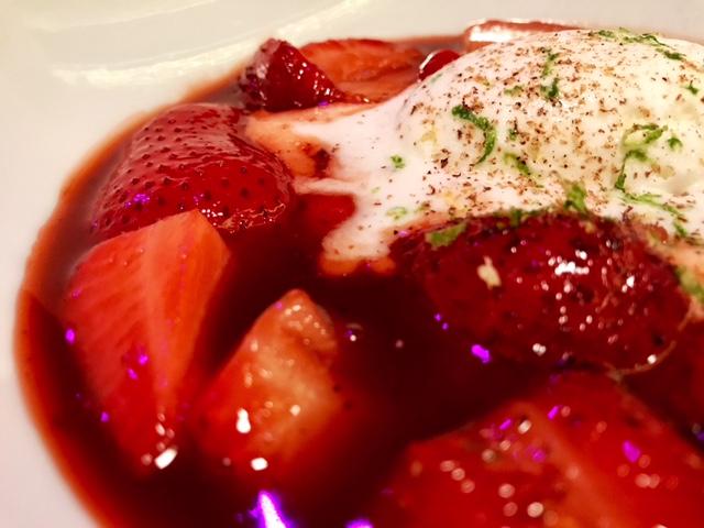 Fresones guisados con Helado de Nata
