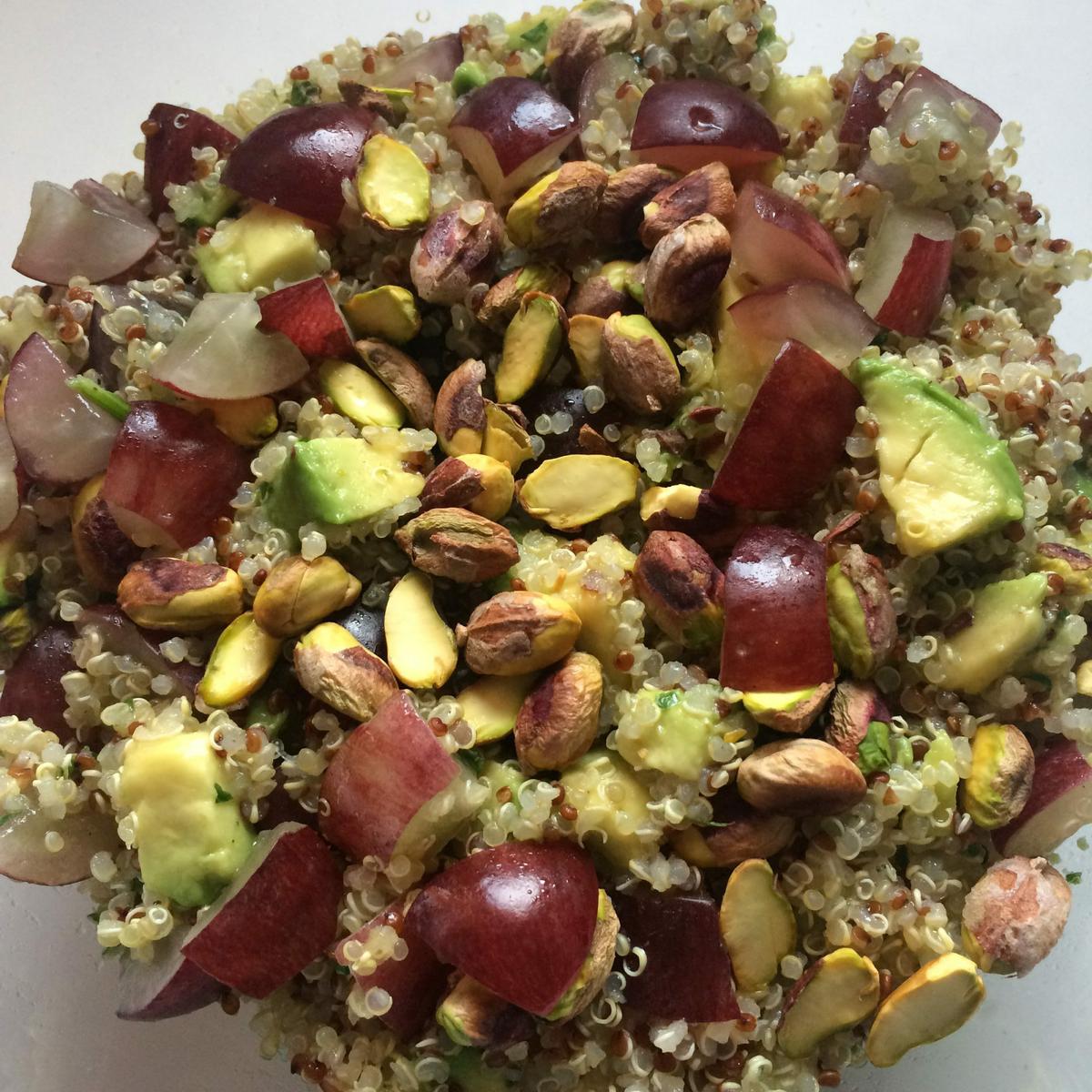 ensalada de quinoa con pistachos y uvas