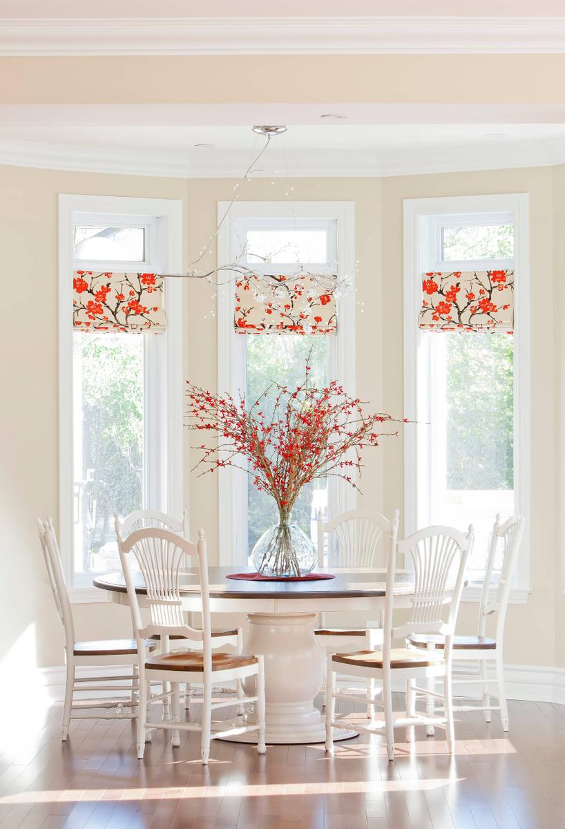 Salón iluminado con toques naturales como la filosofía Hygge