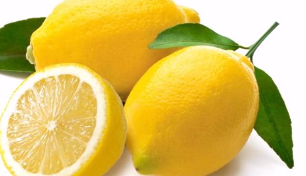 Cómo quitar las canas con limón y aceite de coco