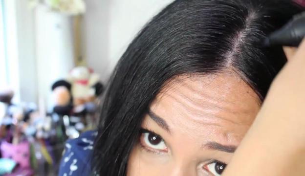 Cómo ocultar las canas a corto plazo con marcador