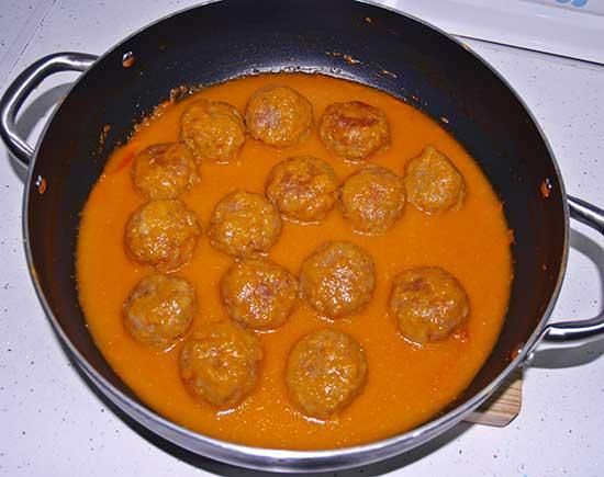 Albóndigas en salsa española