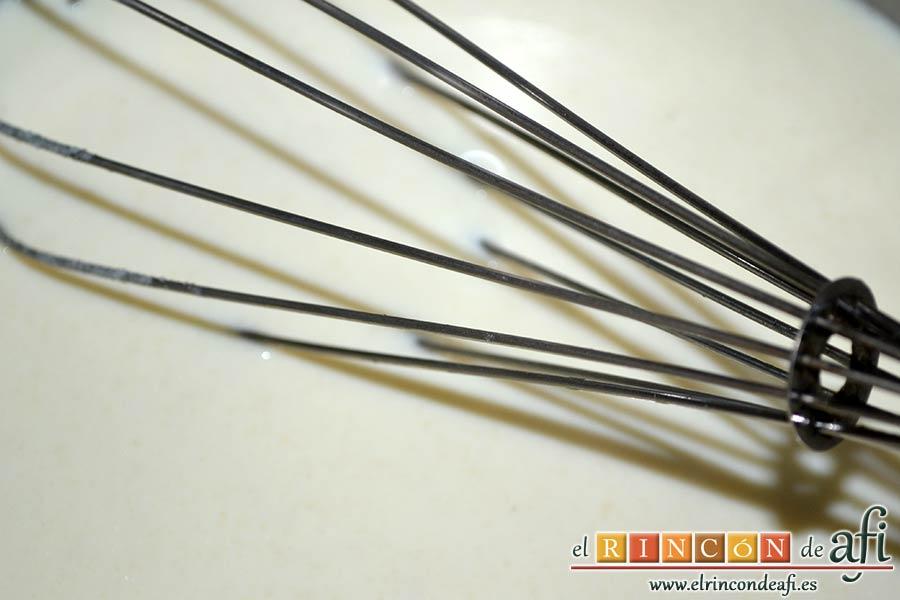 Coliflor gratinada con lacón, añadir la leche de golpe