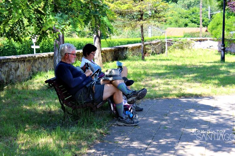foto de peregrinos descansando