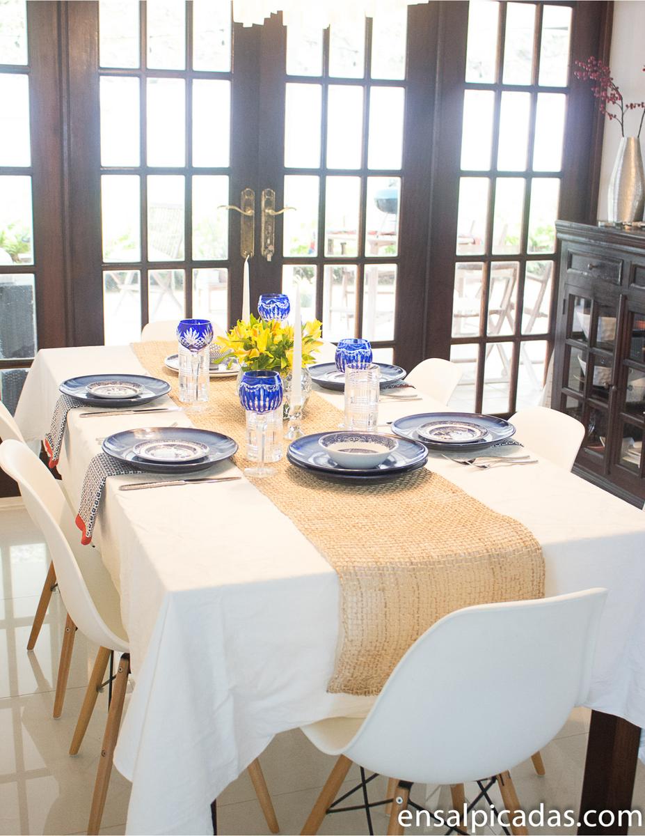 Mesa Decorada con Azul Cobalto