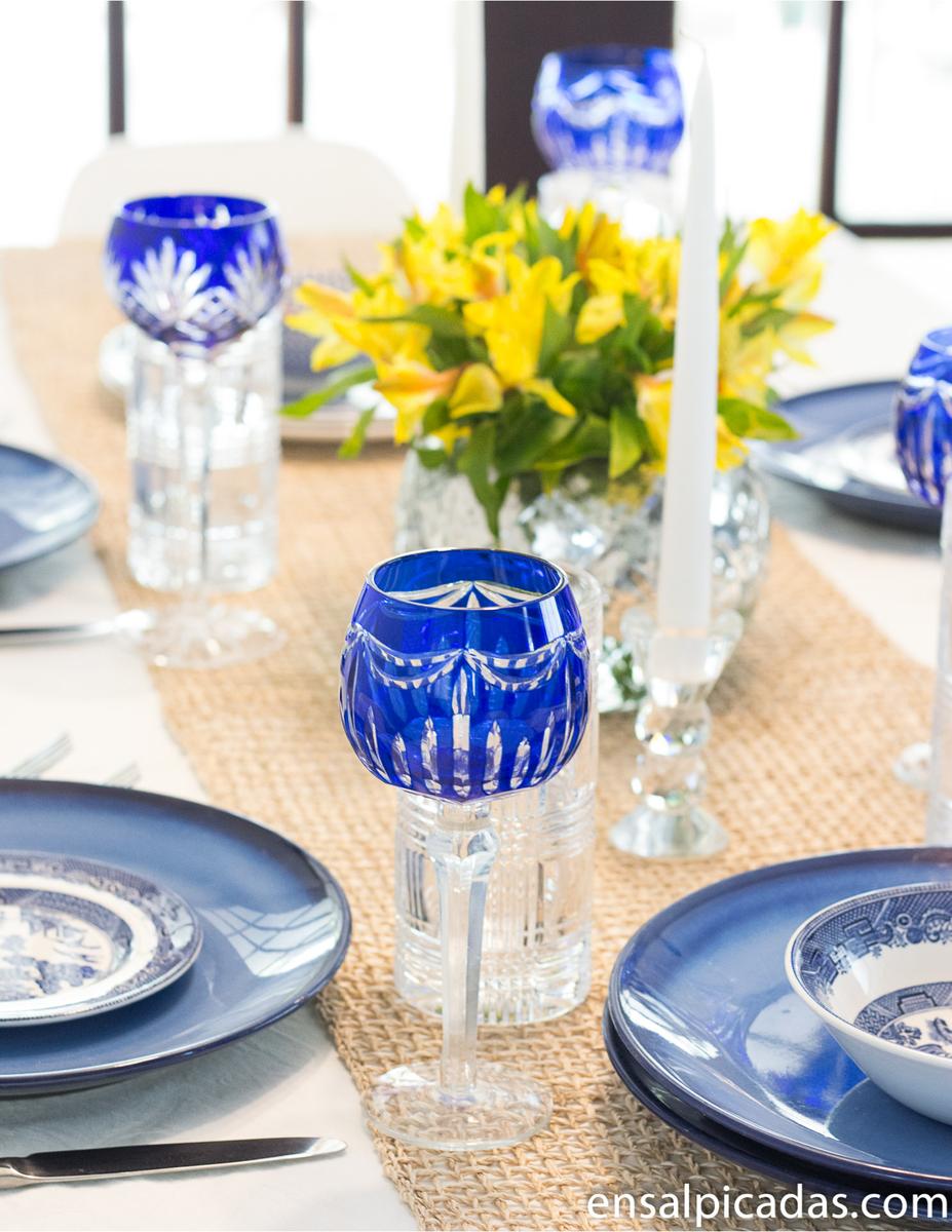 Mesa Decorada con Azul Cobalto