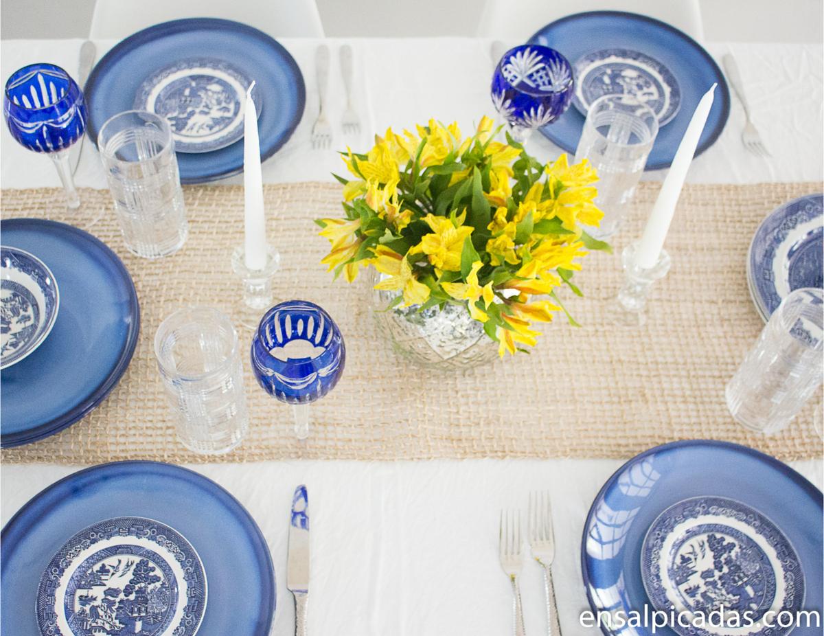 Mesa Decorada con Azul Cobalto