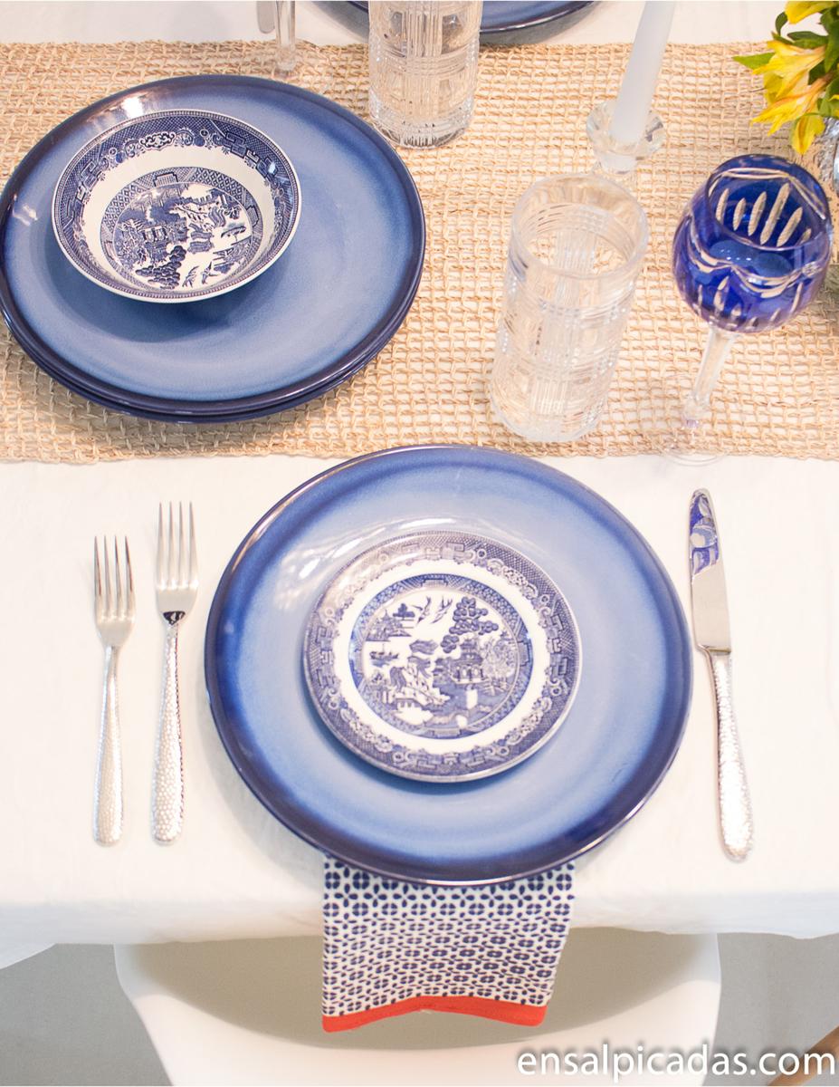 Mesa Decorada con Azul Cobalto