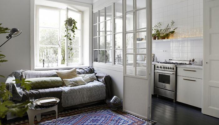 decorar espacios pequeños con paneles de cristal