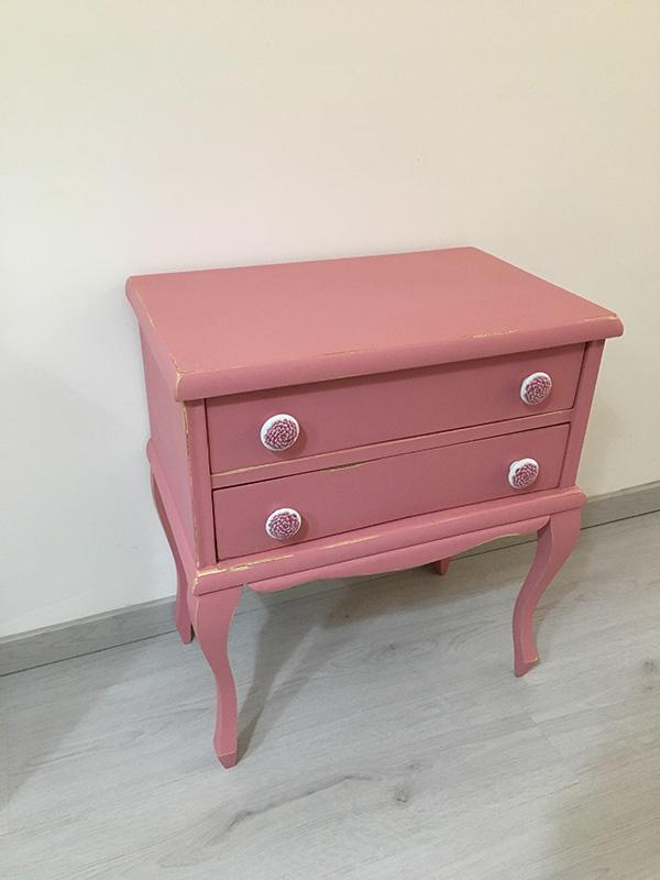 02-chalk-paint-furniture