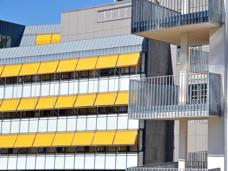 toldos para proteger la vivienda del calor y los rayos del sol