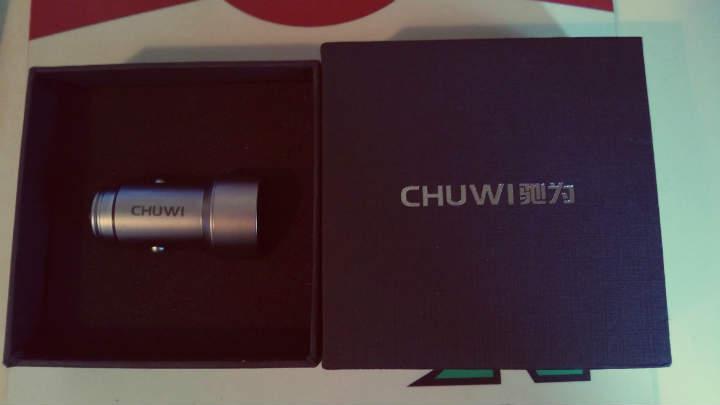 cargador usb para el coche barato CHUWI Ublue C car charger cargador para el auto metalizado con 2 entradas o puertos USB y luz led azul para la noche compatible con iOS Android y la mayoría de smartphones, tablets y dispositivos electrónicos del mercado