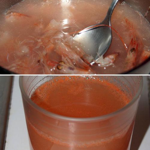 preparar-el-caldo-de-gambas-para-las-empanadillas