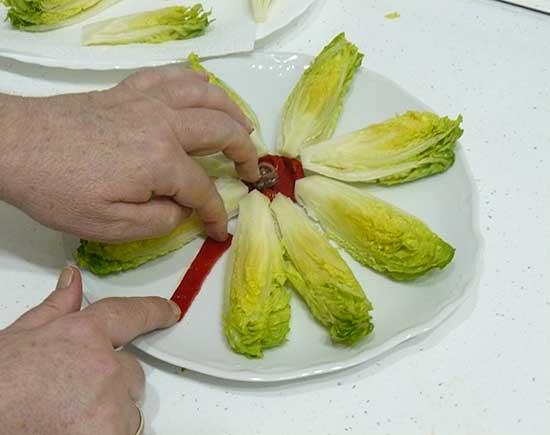Ensalada de cogollos de lechuga a la mediterránea