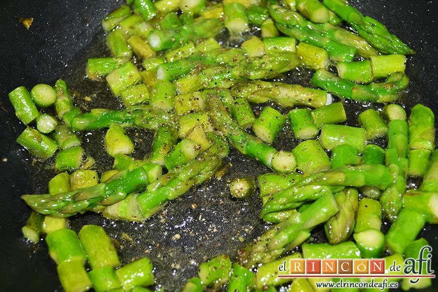 Revuelto de trigueros con langostinos y carabineros, salpimentar