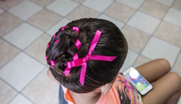 Peinados fáciles con cinta ¡Tu también te lo puedes hacer! | Padres