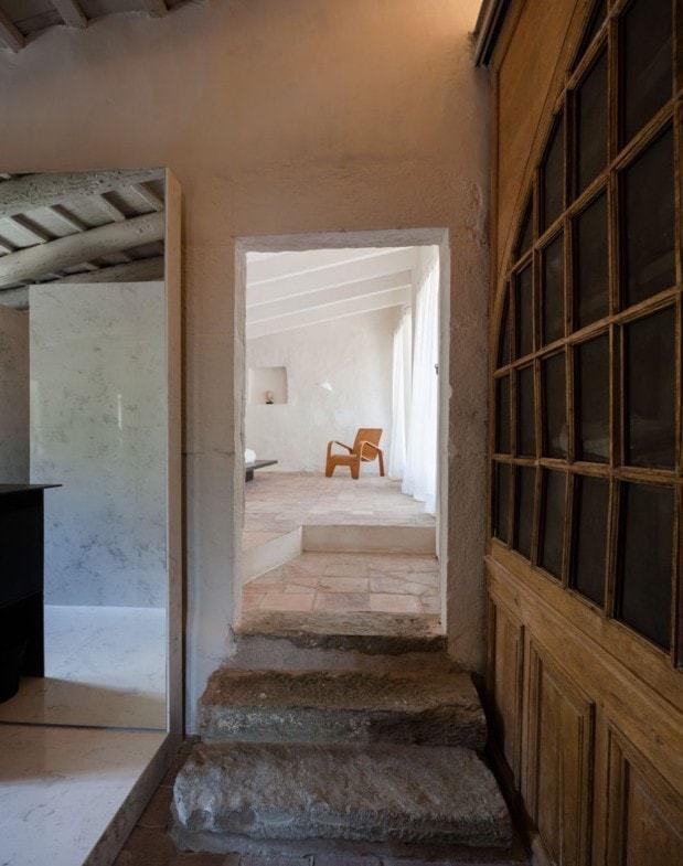 acceso al dormitorio. Casa de Rife