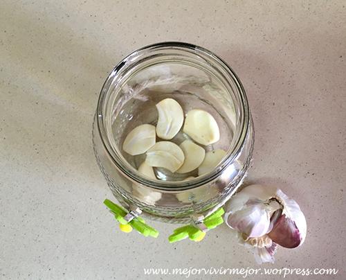 aceite aromatizado-de-romero-y-ajo-