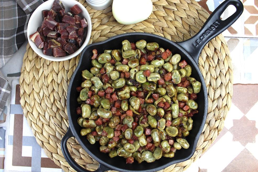 Habas con jamón. Receta tradicional granaina
