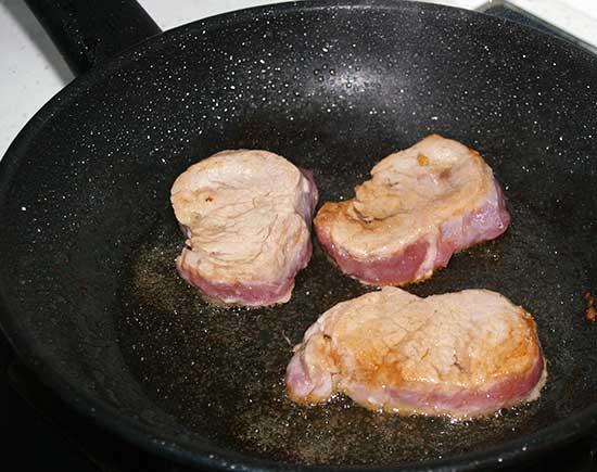 montaditos de solomillo y queso brie