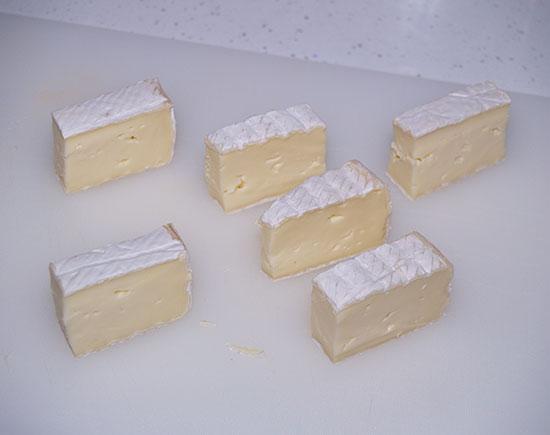 montaditos de solomillo y queso brie