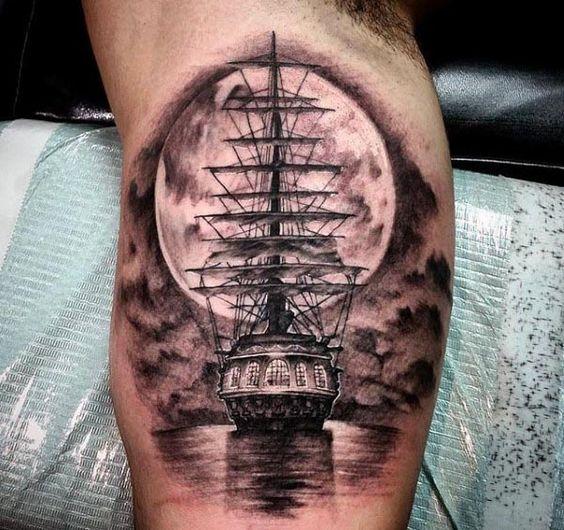 barco y luna diseño tatuaje