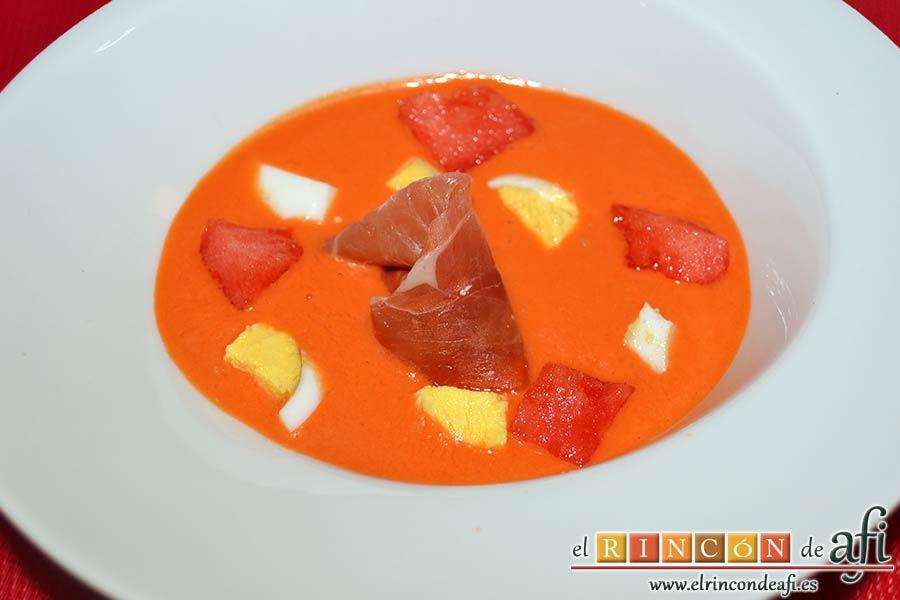 Salmorejo de sandía y tomate, sugerencia de presentación