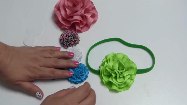 Flores de listón fáciles de hacer