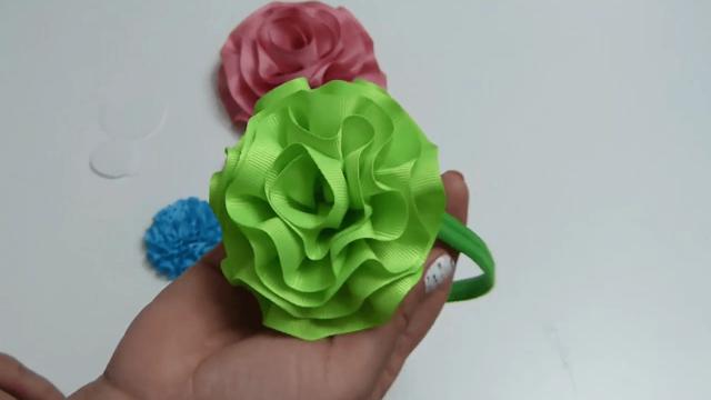 Flores de listón fáciles de hacer