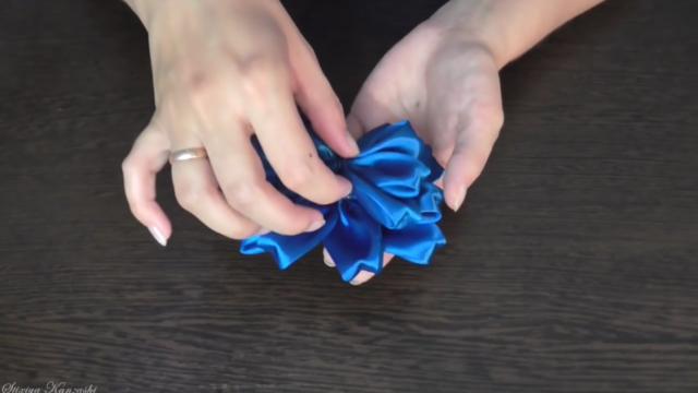 Flores con listón para decoraciones