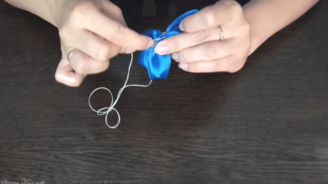 Flores con listón para decoraciones