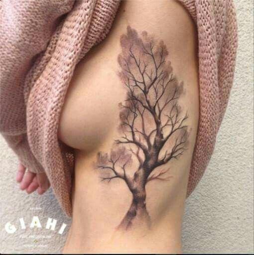 lateral mujeres tatuadas arbol