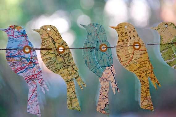 idea para hacer una guirnalda con mapas, muy original y diferente para una boda