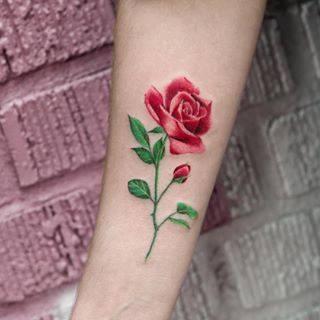Tatuajes de rosas para mujer