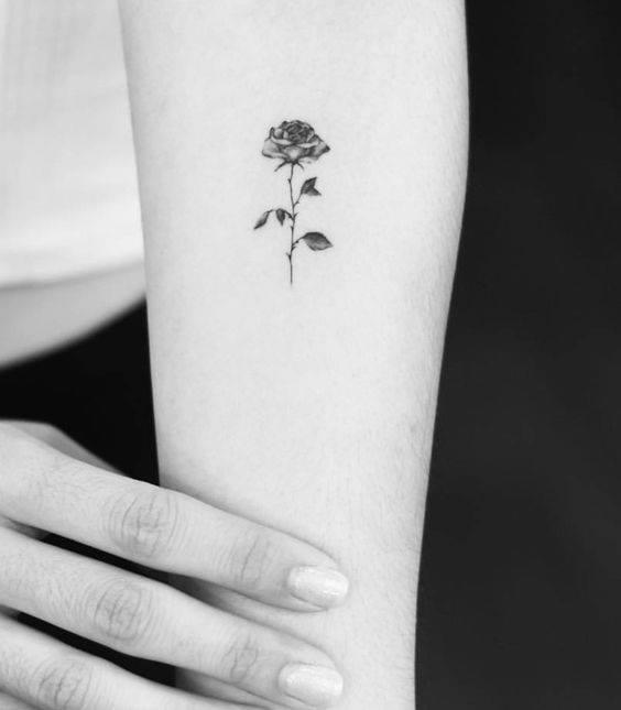 Tatuajes de rosas para mujer