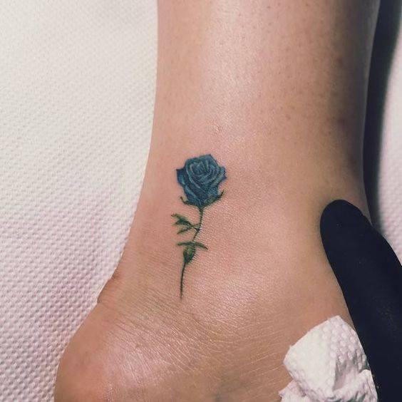 Tatuajes de rosas para mujer