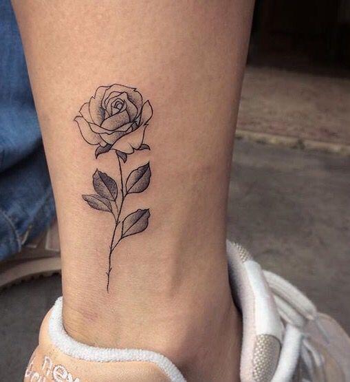 Tatuajes de rosas para mujer